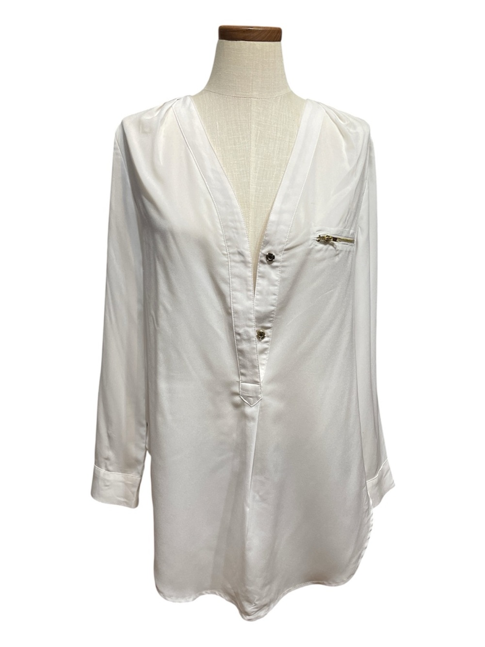 •LF White V-Neck Blouse
